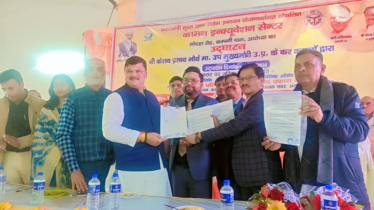 Certificate distribution at inauguration