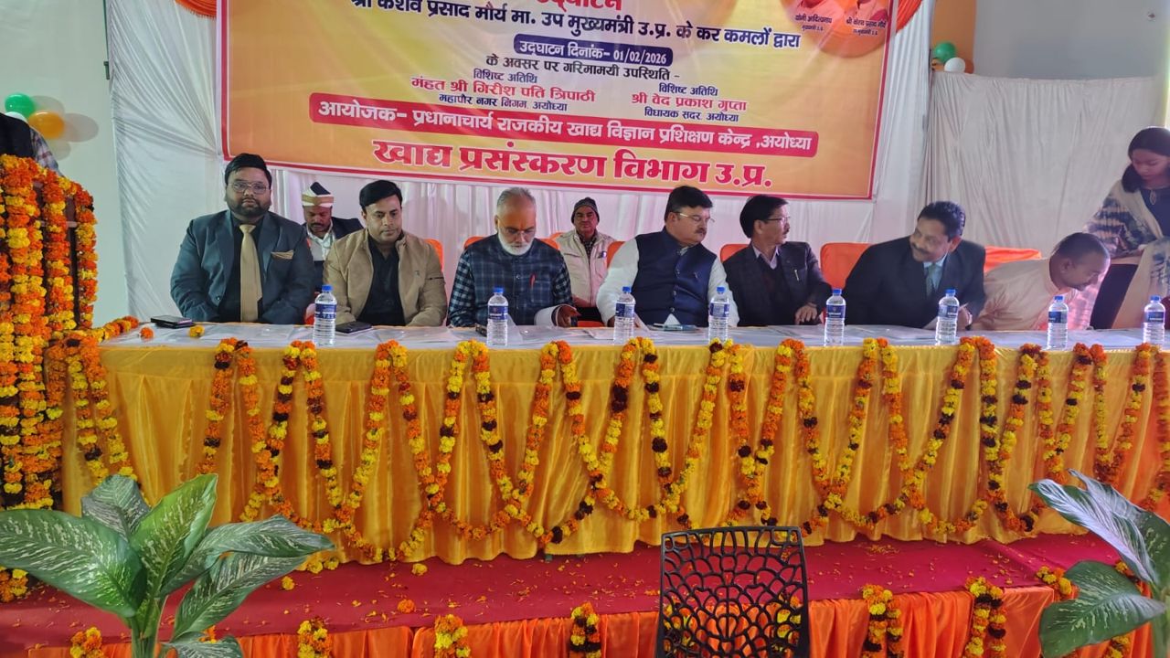 Inaugural dais with officials from Khad Prasanskaran Vibhag UP